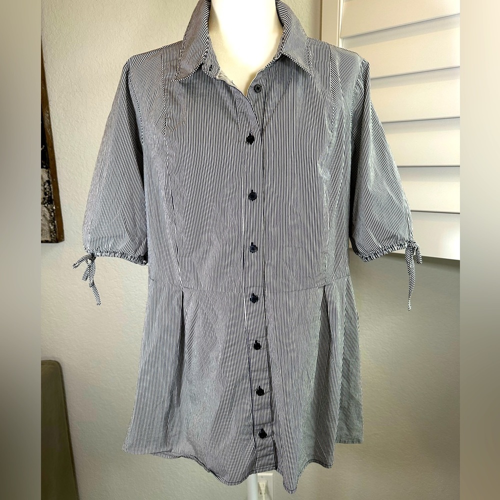 Lane Bryant pinnstripe top Size 18